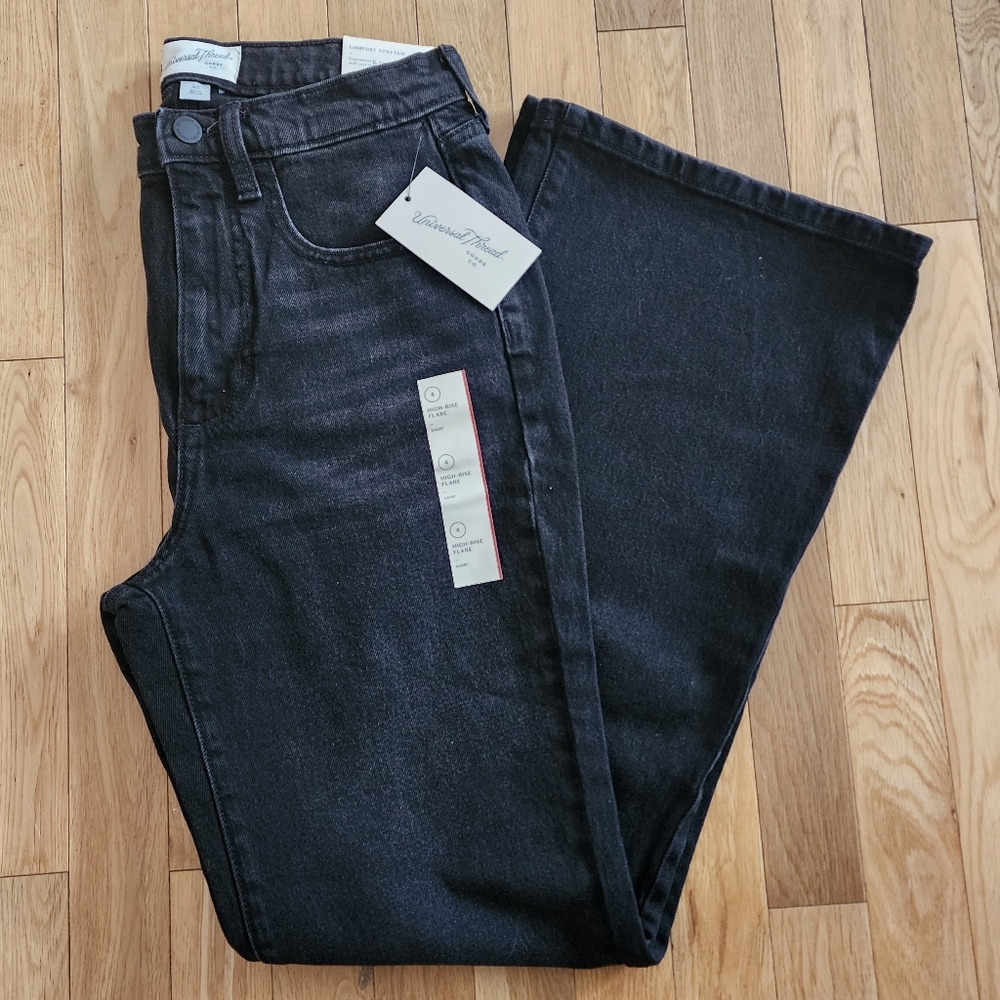 LAST CHANCE NWT Universal Thread High Rise Flare Black Jean, Sz 4 Short